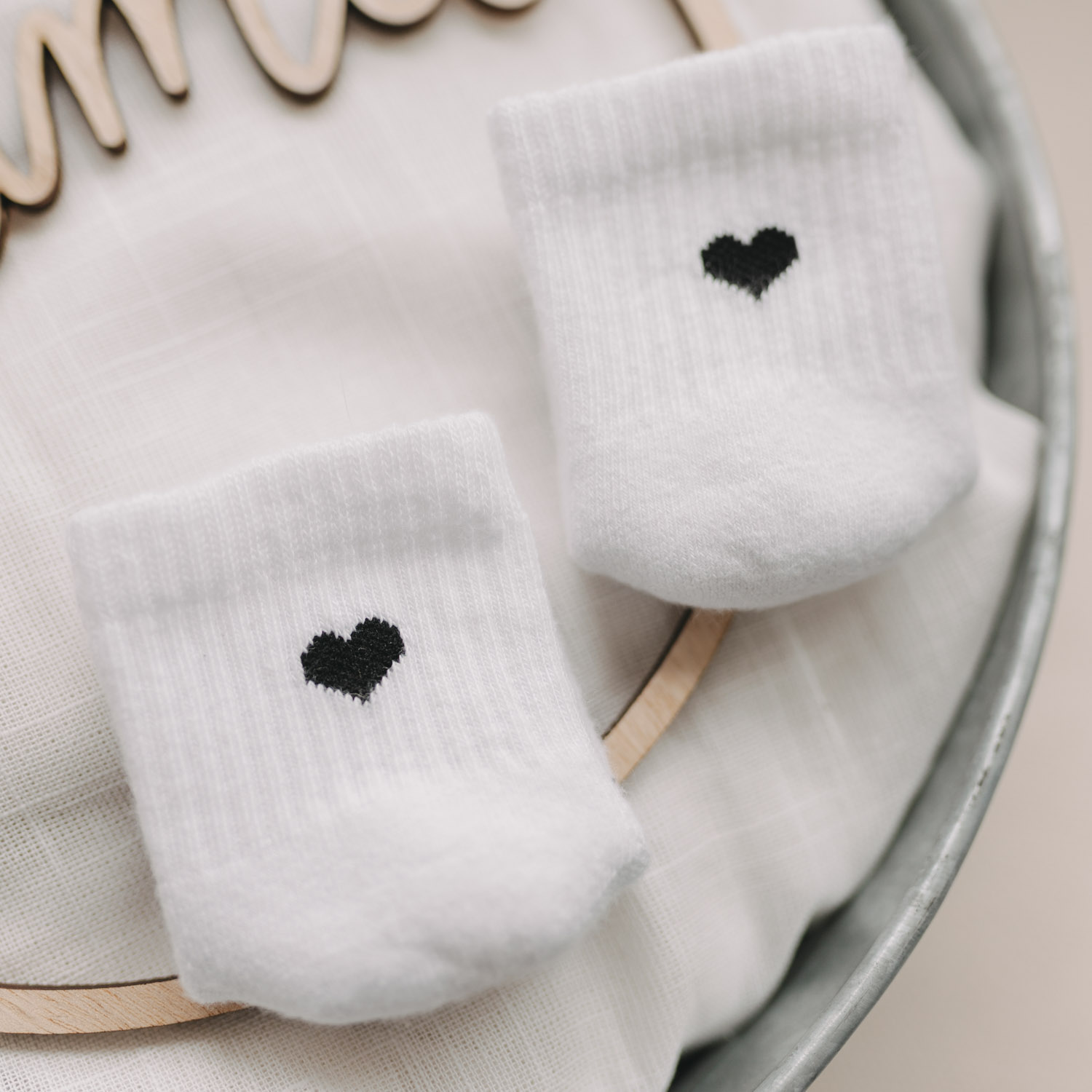 Eulenschnitt Babysocken "Herz" – Bild 4