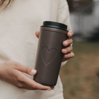Eulenschnitt To go Becher Herz, braun